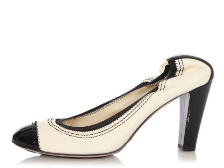 Chanel White and Black Cap Toe Stretch Pumps Online